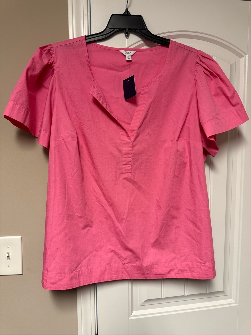 Crown & Ivy V-Neck Short Sleeve Top